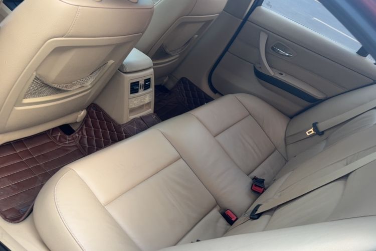 Used BMW 3 Series 2010 320i Luxury Model Interior 2