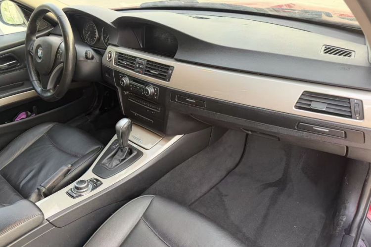 Used BMW 3 Series 2010 320i Luxury Edition Interior 3