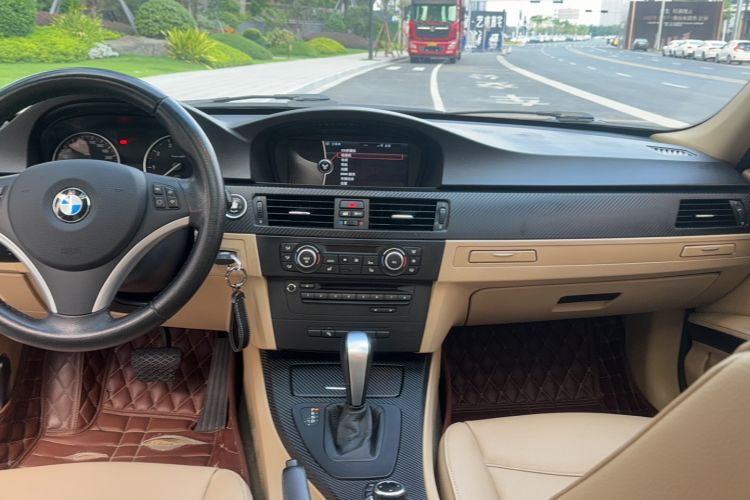 Used BMW 3 Series 2010 320i Luxury Model Interior 3