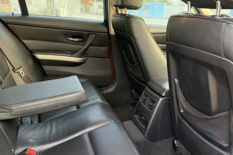 Used BMW 3 Series 2010 320i Luxury Edition Interior 4