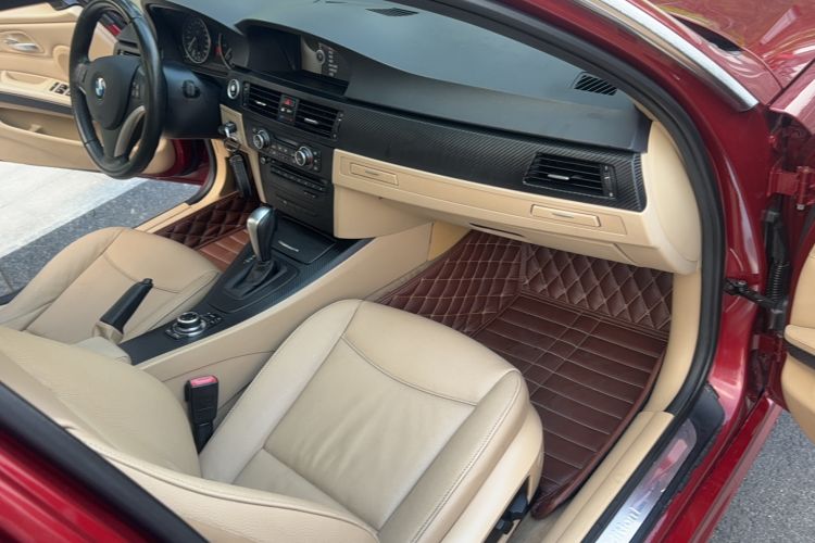 Used BMW 3 Series 2010 320i Luxury Model Interior 4