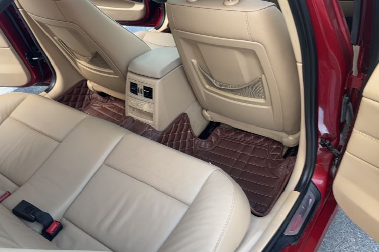 Used BMW 3 Series 2010 320i Luxury Model Interior 5