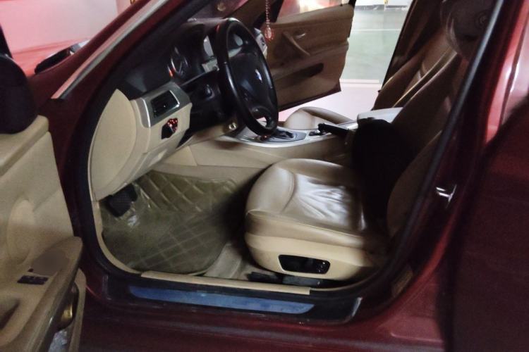 Used BMW 3 Series 2010 320i Luxury Model Left Front Seat