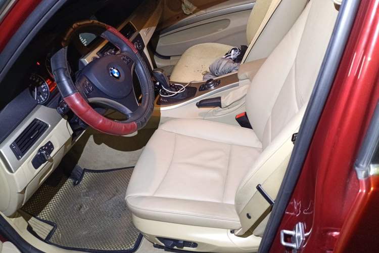 Used BMW 3 Series 2010 320i Luxury Model Left Front Seat