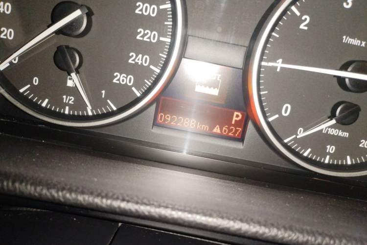 Used BMW 3 Series 2010 320i Luxury Model Odometer Close Up