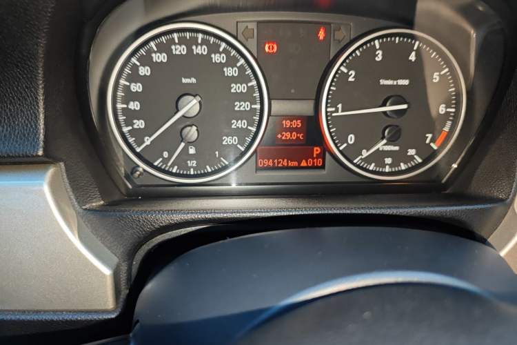 Used BMW 3 Series 2010 320i Luxury Model Odometer Close Up
