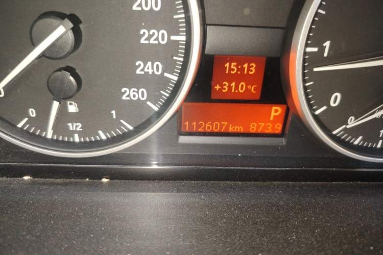 Used BMW 3 Series 2010 320i Luxury Model Odometer Close Up