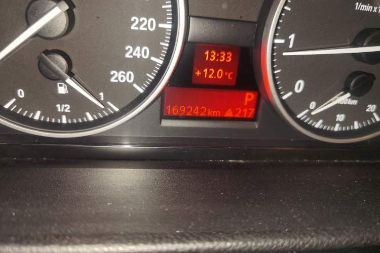 Used BMW 3 Series 2010 320i Luxury Model Odometer Close Up