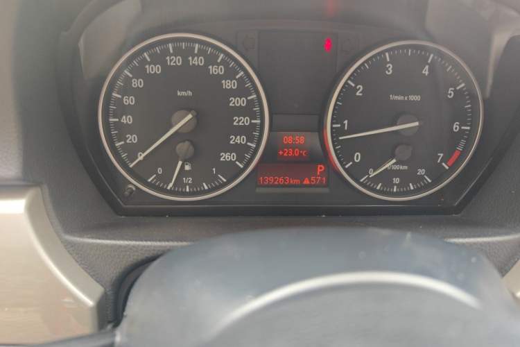 Used BMW 3 Series 2010 320i Luxury Model Odometer Close Up