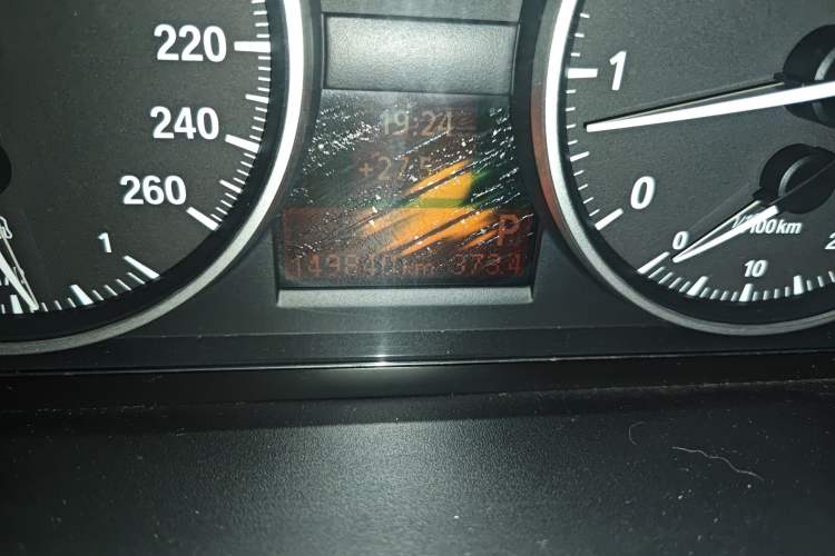 Used BMW 3 Series 2010 320i Luxury Model Odometer Close Up