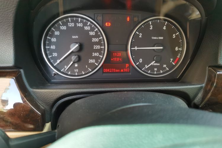 Used BMW 3 Series 2010 320i Luxury Model Odometer Close Up