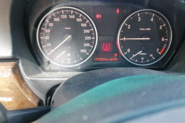 Used BMW 3 Series 2010 320i Luxury Model Odometer Close Up