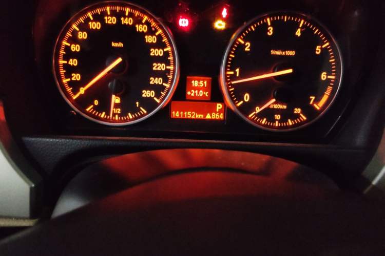 Used BMW 3 Series 2010 320i Luxury Model Odometer Close Up