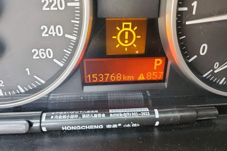 Used BMW 3 Series 2010 320i Luxury Edition Odometer Close Up