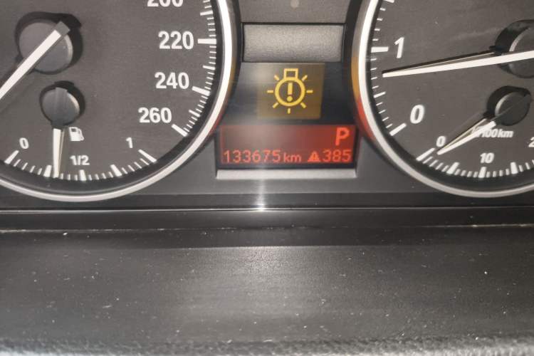 Used BMW 3 Series 2010 320i Luxury Model Odometer Close Up