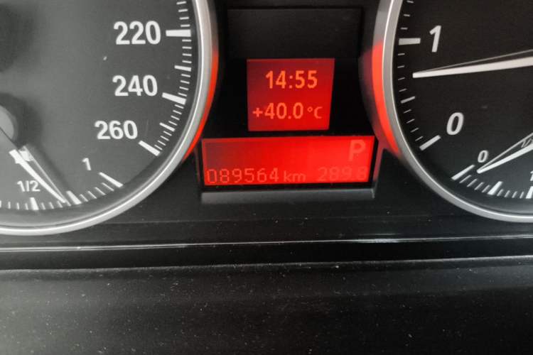 Used BMW 3 Series 2010 320i Luxury Model Odometer Close Up