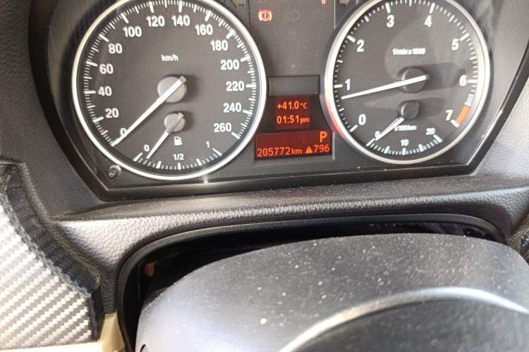 Used BMW 3 Series 2010 320i Luxury Model Odometer Close Up