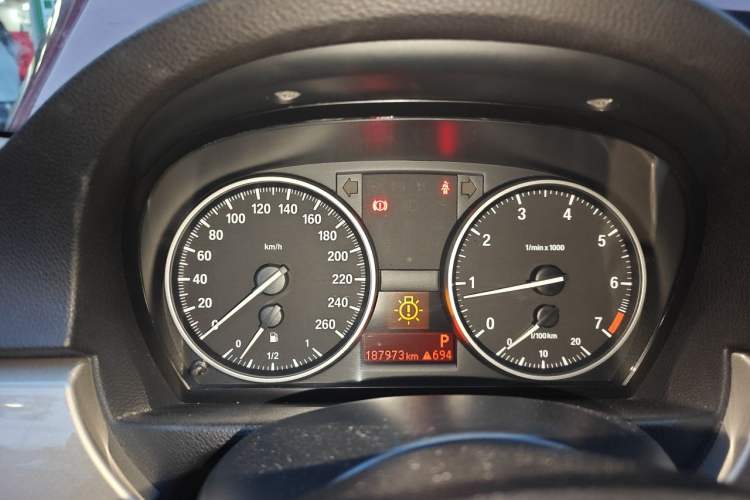 Used BMW 3 Series 2010 320i Luxury Model Odometer Close Up