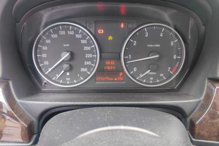Used BMW 3 Series 2010 320i Luxury Model Odometer Close Up