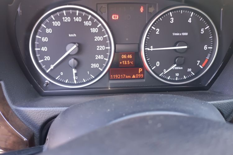 Used BMW 3 Series 2010 320i Luxury Model Odometer Close Up