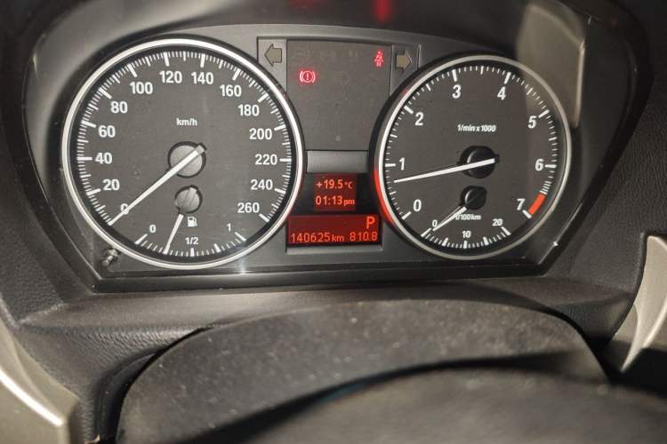 Used BMW 3 Series 2010 320i Luxury Model Odometer Close Up