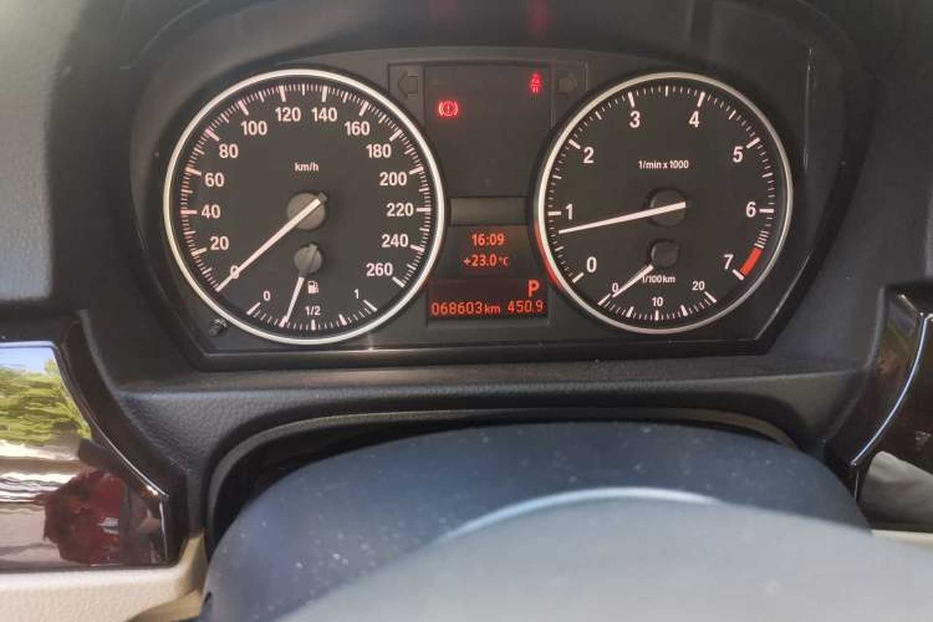 Used BMW 3 Series 2010 320i Luxury Model Odometer Close Up