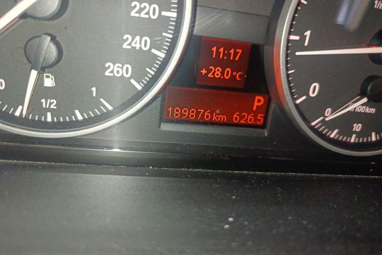 Used BMW 3 Series 2010 320i Luxury Model Odometer Close Up