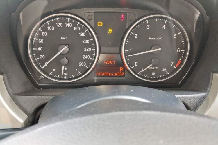 Used BMW 3 Series 2010 320i Luxury Model Odometer Close Up