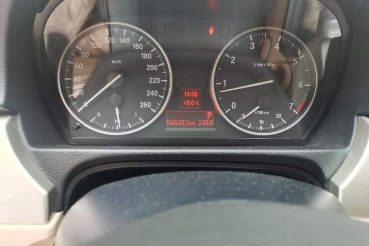 Used BMW 3 Series 2010 320i Luxury Model Odometer Close Up