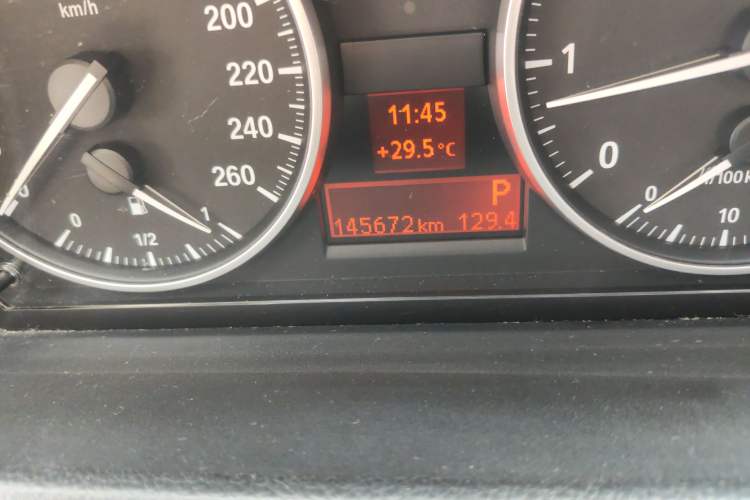 Used BMW 3 Series 2010 320i Luxury Model Odometer Close Up