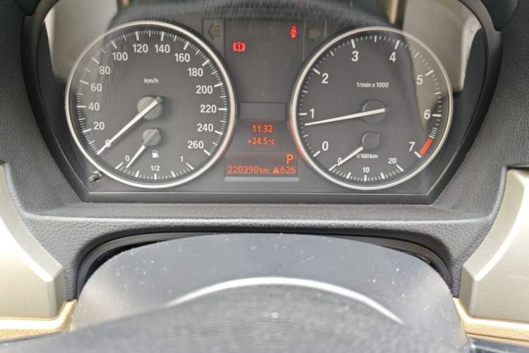 Used BMW 3 Series 2010 320i Luxury Model Odometer Close Up