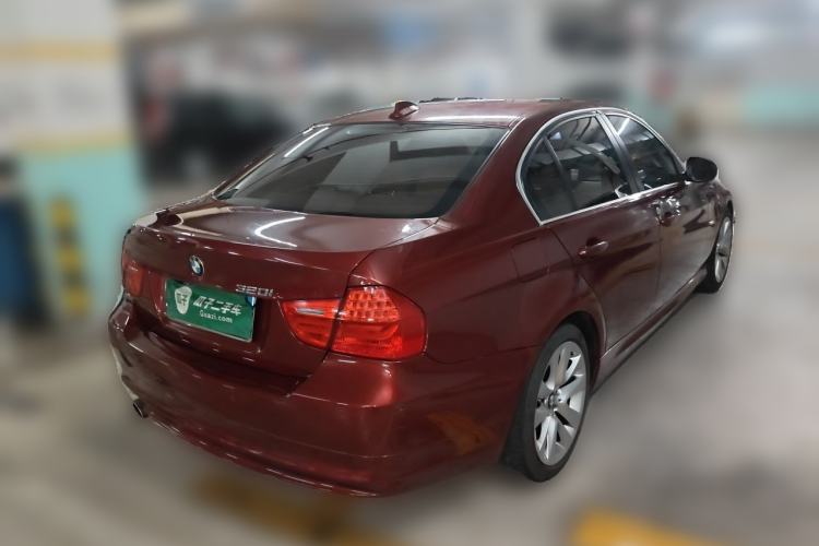 Used BMW 3 Series 2010 320i Luxury Model Rear Right 45 Deg
