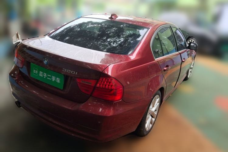 Used BMW 3 Series 2010 320i Luxury Model Rear Right 45 Deg