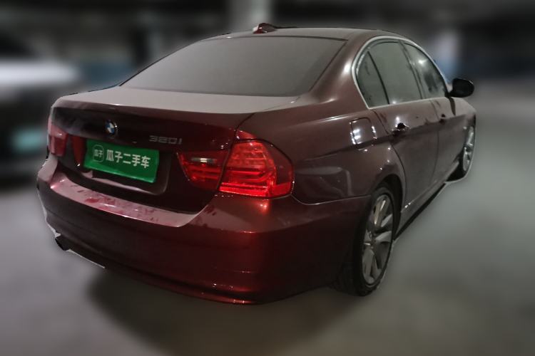 Used BMW 3 Series 2010 320i Luxury Model Rear Right 45 Deg
