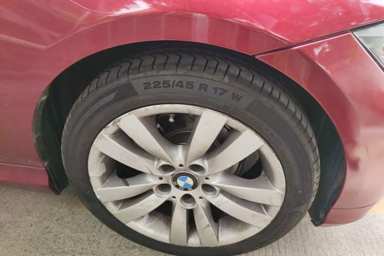 Used BMW 3 Series 2010 320i Luxury Model Right Front Wheel Hub