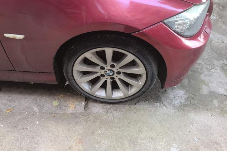 Used BMW 3 Series 2010 325i Luxury Edition Right Front Wheel Hub