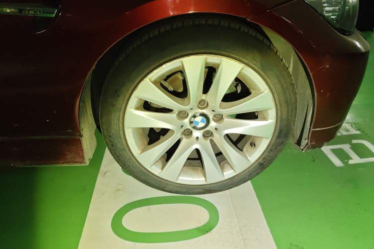 Used BMW 3 Series 2010 320i Luxury Model Right Front Wheel Hub