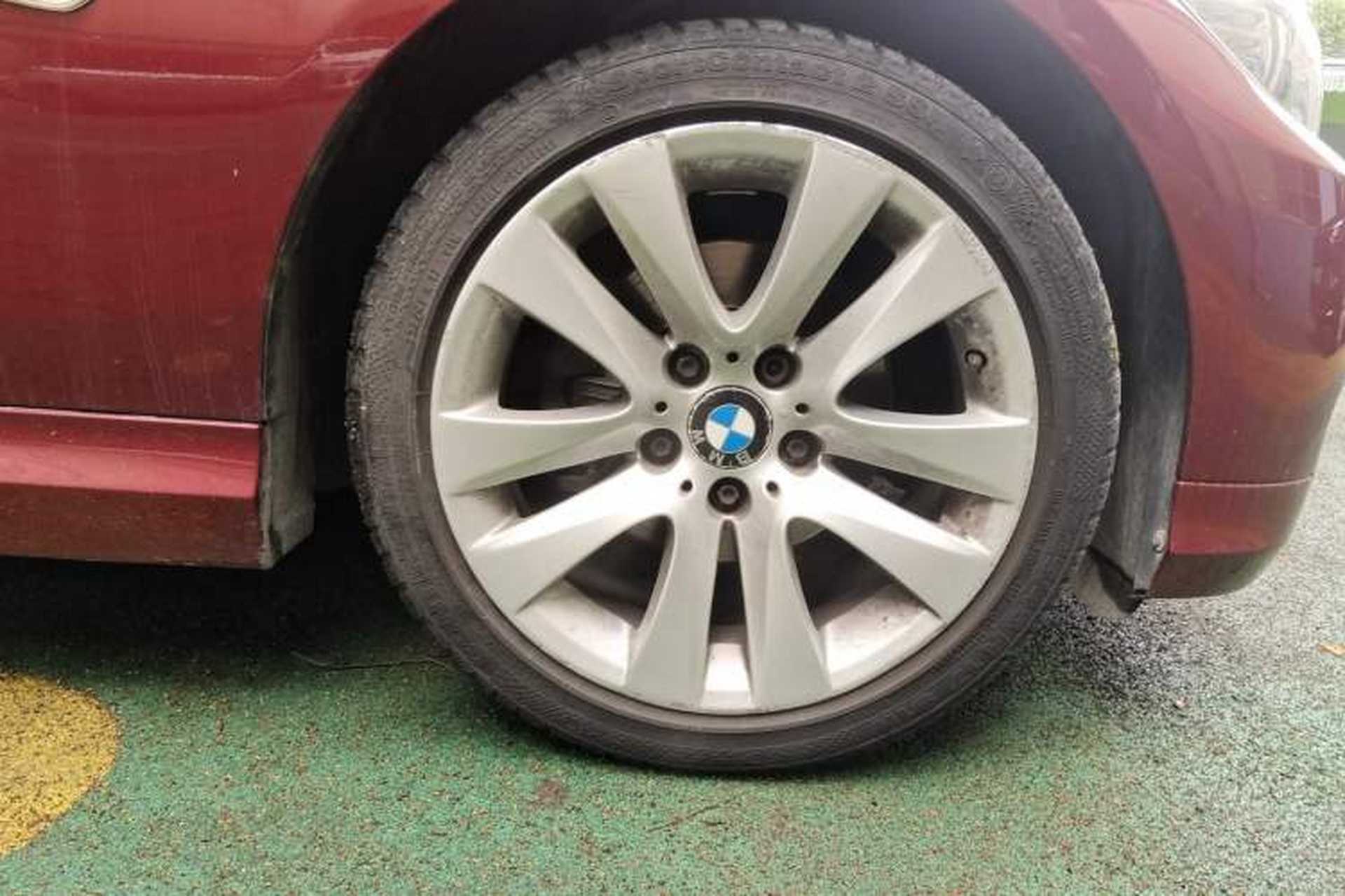 Used BMW 3 Series 2010 320i Luxury Model Right Front Wheel Hub
