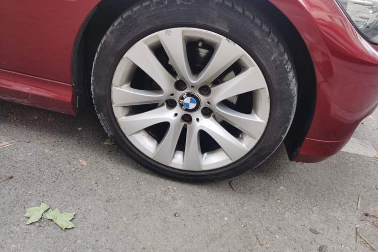 Used BMW 3 Series 2010 320i Luxury Model Right Front Wheel Hub