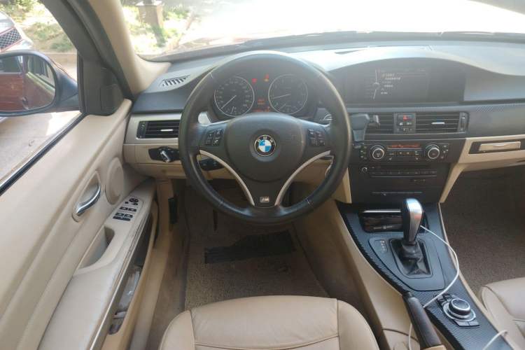 Used BMW 3 Series 2010 320i Luxury Model Steering Wheel