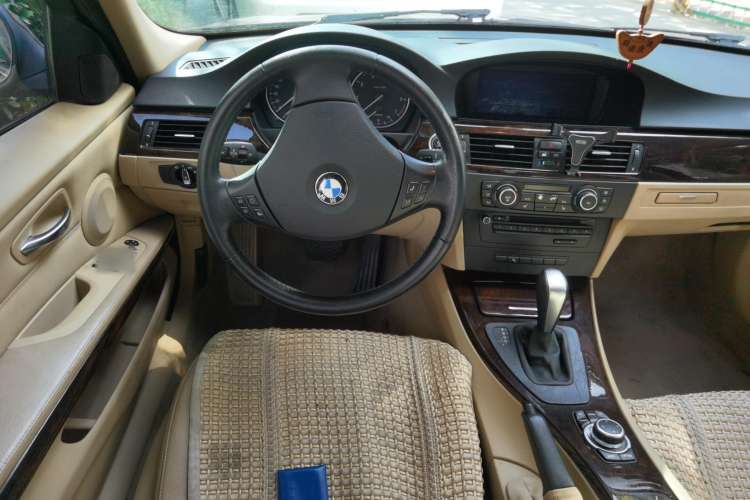 Used BMW 3 Series 2010 320i Luxury Model Steering Wheel