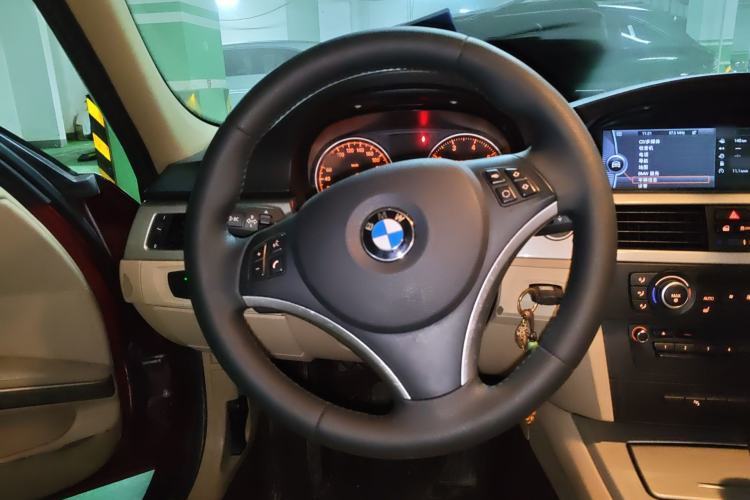 Used BMW 3 Series 2010 320i Luxury Model Steering Wheel