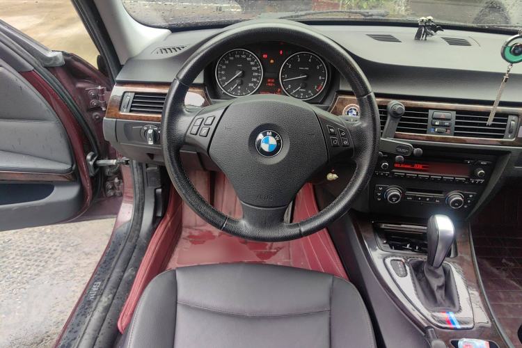 Used BMW 3 Series 2010 320i Luxury Model Steering Wheel
