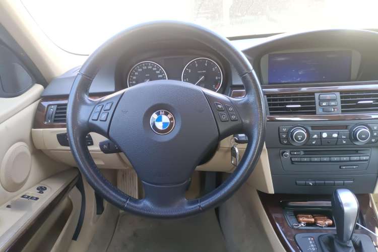 Used BMW 3 Series 2010 320i Luxury Model Steering Wheel