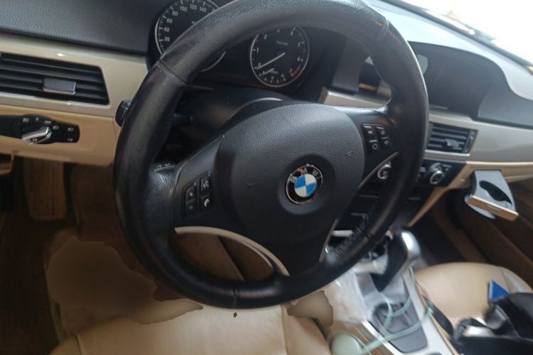 Used BMW 3 Series 2010 320i Luxury Model Steering Wheel