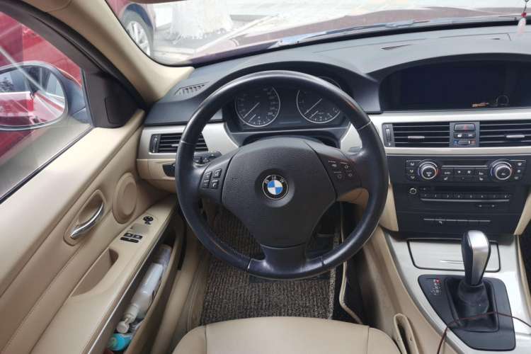 Used BMW 3 Series 2010 320i Luxury Model Steering Wheel