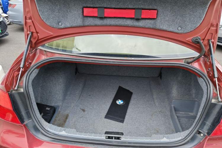 Used BMW 3 Series 2010 320i Luxury Model Trunk
