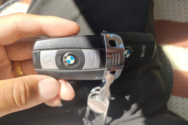 Used BMW 3 Series 2010 320i Luxury Model Vehicle Key