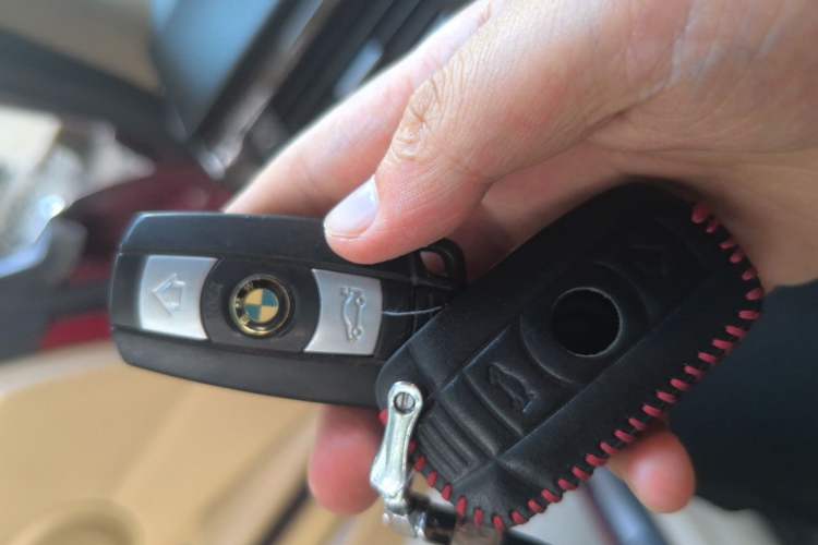 Used BMW 3 Series 2010 325i Luxury Edition Vehicle Key