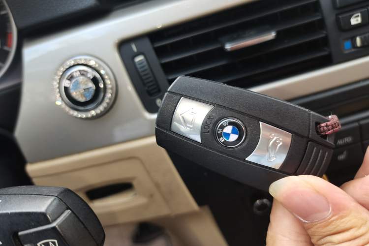 Used BMW 3 Series 2010 320i Luxury Model Vehicle Key